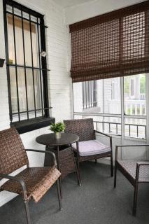 Spacious Duplex Walk to Union Market - 4