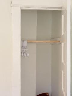 Spacious Duplex Walk to Union Market - 3