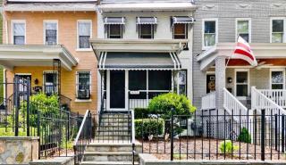 Spacious Duplex Walk to Union Market - 2