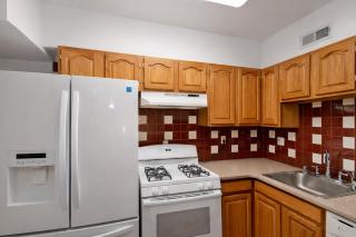 Spacious Duplex Walk to Union Market - 1