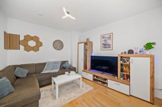 Cozy Apartment near Airport & City Center with Private Garden - 6