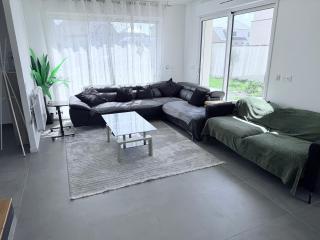 Spacious 4-Bedroom House Near Pegasus Bridge & Caen - 9