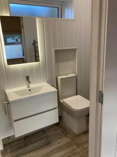 MeadowView Apartment B - 2 mins walk to Carrigaline town, sleeps 4 - 7