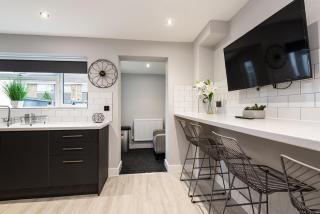 F5 - Studio Flat, Enquire, Fully equipped, With Parking, stay Ideal for Contractors, Relocators - 8
