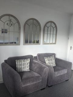 Charming, homely 2 bed flat in heart of village - 8