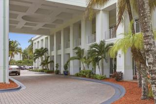 Spacious 1BR Loft Villa - Pool Golf - Doral Downtown - 4