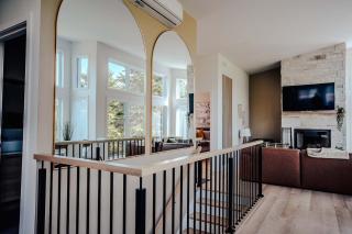 Huge Waterfront Modern Cottage on the Rouge River - 4