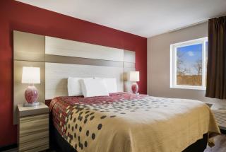 Econo Lodge Inn & Suites Canandaigua - Finger Lakes Area - 2