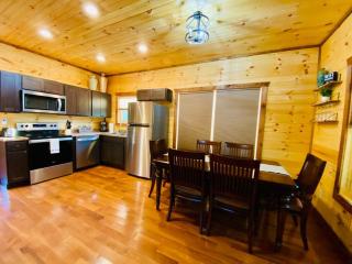 Smallwood - Central RRG Cabin with Hot Tub & WiFi - 5