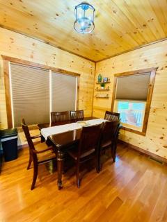 Smallwood - Central RRG Cabin with Hot Tub & WiFi - 4