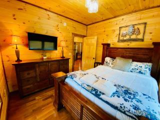 Smallwood - Central RRG Cabin with Hot Tub & WiFi - 3