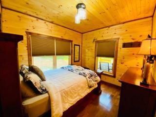 Smallwood - Central RRG Cabin with Hot Tub & WiFi - 2