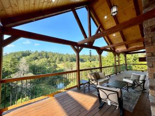 Southern Smoke - Scenic Decks - Hot Tub - WiFi - 0
