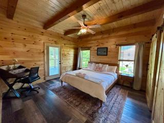 Southern Smoke - Scenic Decks - Hot Tub - WiFi - 7