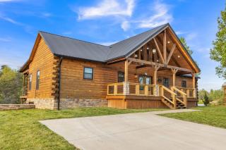 Southern Smoke - Scenic Decks - Hot Tub - WiFi - 2