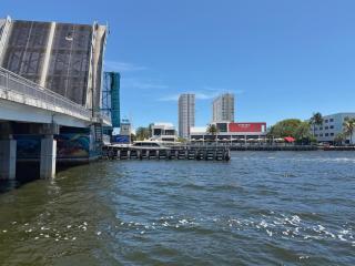 Bright Coastal 2BR Apartment Apt10 - 1