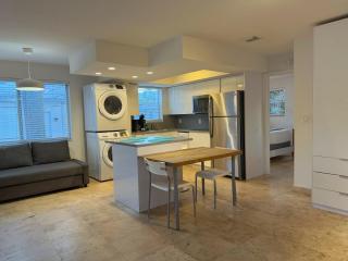 Bright Coastal 2BR Apartment Apt10 - 0