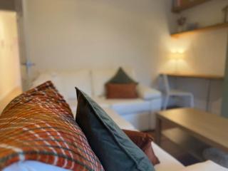 Chase View 1 Bed Sleeps 4 Parking WiFi Contractors - 1