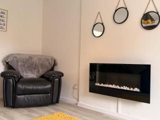 Woody Bank 3 Bed Sleeps 5 Parking WiFi Contractors - Great Wyrley - 4