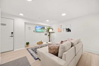 West End Downtown Walk to Beach & Shops - 8