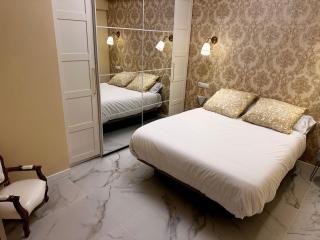 Chinatown Luxury Apartment - 4