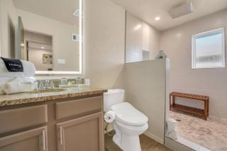 Oak's Beautiful Contemporary Suite #10 - 1