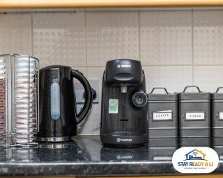 2 Bed Hideaway, Balcony and self check-in, Birmingham's Jewellery Quarter - 2