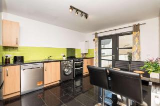 Aberdeen Spacious House - 3 Beds - Sleeps 5 with Free Parking and Fast Wi-Fi - 8