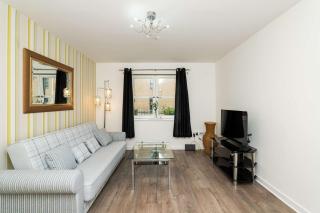 Aberdeen Spacious House - 3 Beds - Sleeps 5 with Free Parking and Fast Wi-Fi - 6