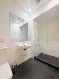 Spacious 2 Bedroom Apartment in Accra - 5