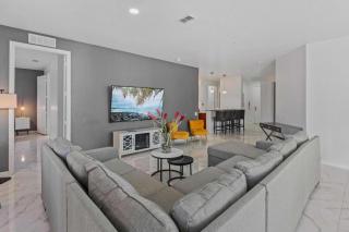 4840-107 Modern 4Bed Condo minutes to Theme Parks - 4