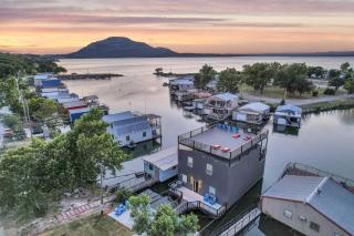 Luxurious Lakehouse Living - 7