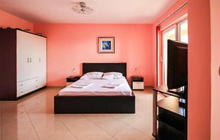 1 Bedroom Cozy Apartment In Makarska - 2