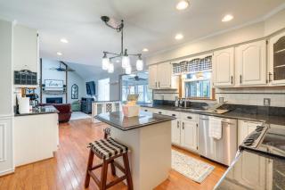 Pool, Hot Tub and Fun! Family Home Near Quantico - 3