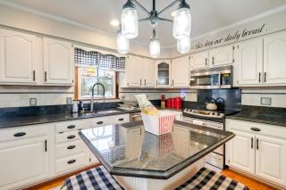Pool, Hot Tub and Fun! Family Home Near Quantico - 1