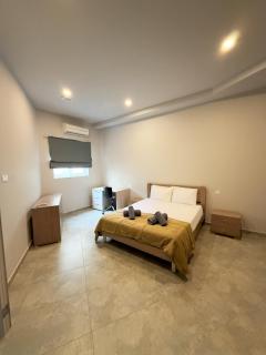 Paceville Garden House Steps from Beach & Vibrant Nightlife - 3