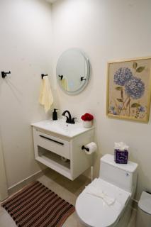 Shadyside 2 BR, Walk to Walnut with On site Parking - 2