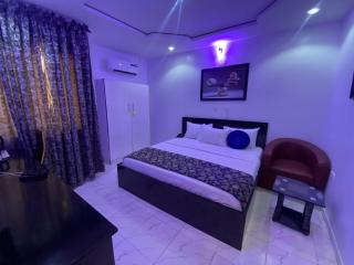 De prominent hotel and suites - 2