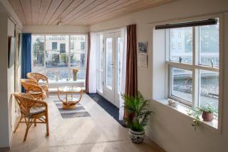 Yellow Marine - apartments - marina view - downtown stay - 4