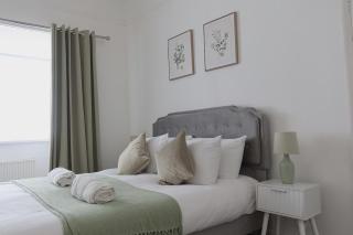 Spacious Sunderland Apartment - Free Private Parking, Contractors Welcome - 0