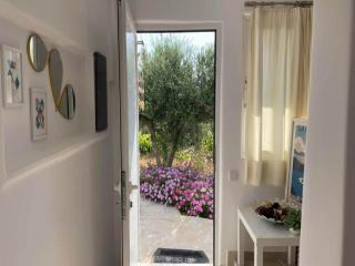 Paros Suite with Balcony & Parking - 5