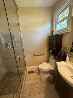 -No44- Elegant Large Room in a House - 20 min Drive to Downtown & 10 min walk to Commuter Rail at Newton Boston - 7