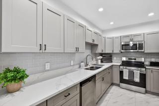 Brand New Luxury Condo 3 King Beds Sleeps 6 - 4