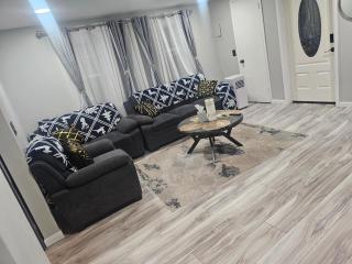 Cozy & Roomy Apt close to all - 8