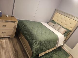 Cozy & Roomy Apt close to all - 5