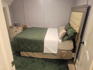 Cozy & Roomy Apt close to all - 2