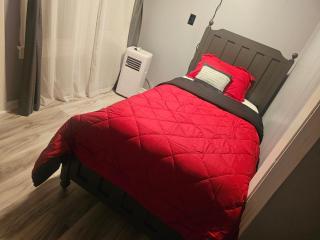 Cozy & Roomy Apt close to all - 3