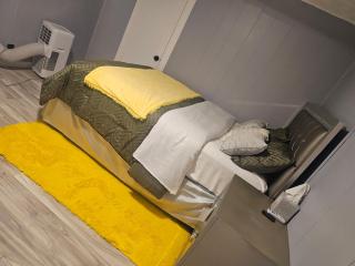 Cozy & Roomy Apt close to all - 6