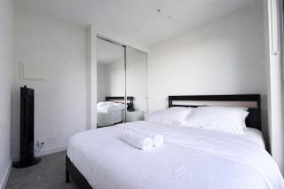 EQ Tower Luxury CBD Apartment - 8