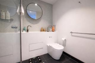 EQ Tower Luxury CBD Apartment - 3